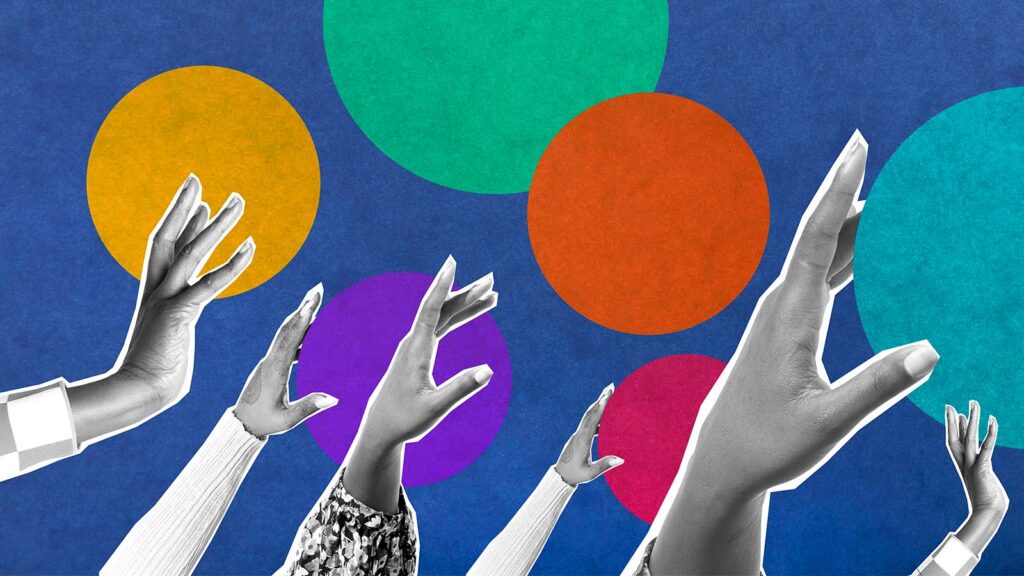 m&atilde;o levantadas representando igualdade e inclus&atilde;o