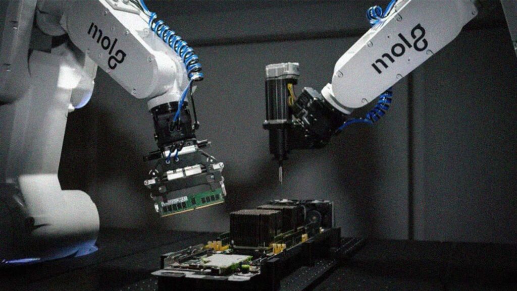 robôs que desmontam aparelhos eletrônicos