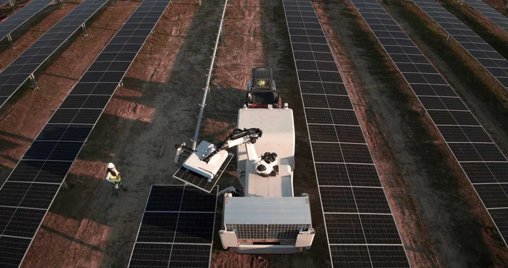 Robô que instala paneis de energia solar criado pela AES