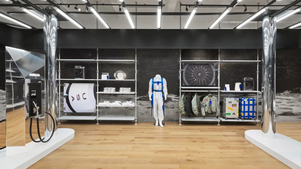 prateleiras com itens de demonstração da The Fuel Store