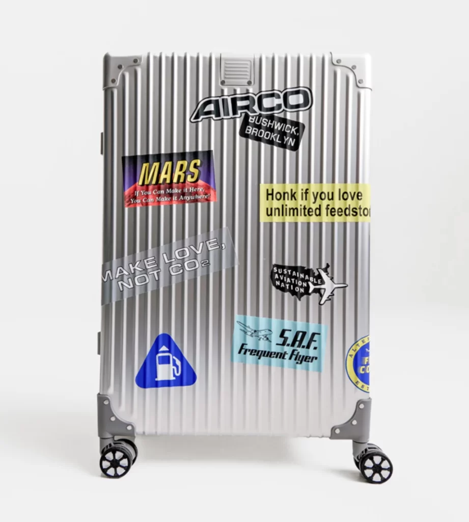 mala de viagem/ The Fuel Store