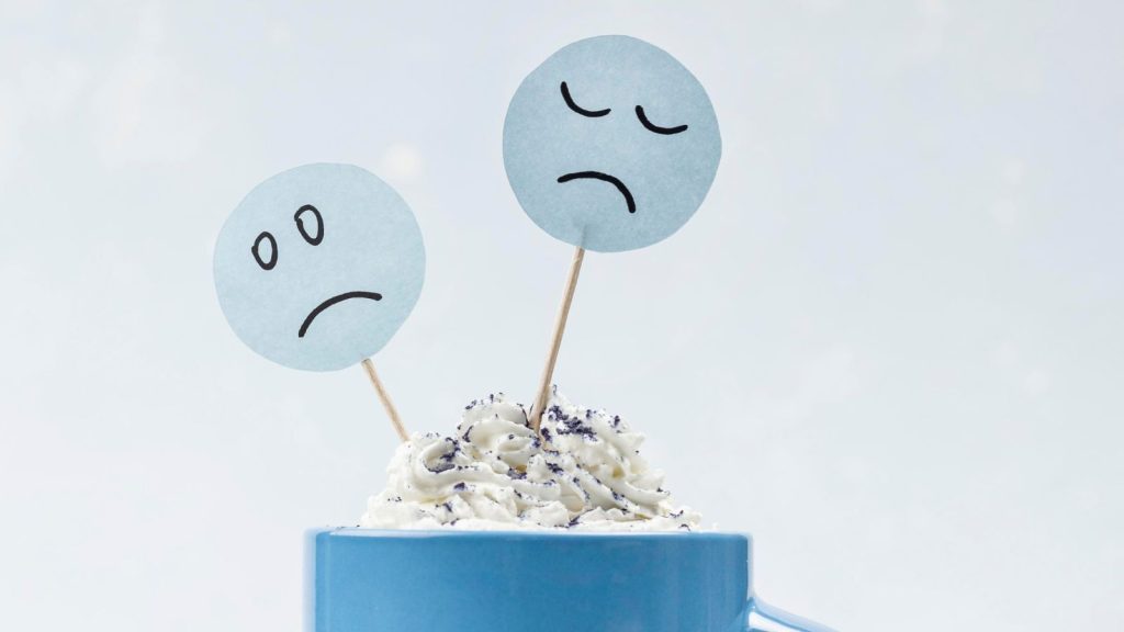 Desenhos de caras tristes em azul