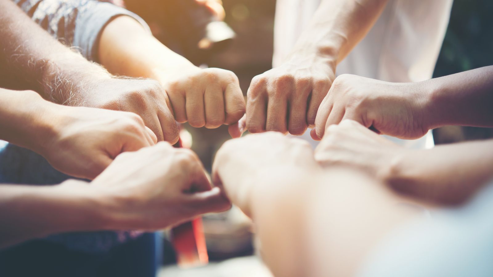 Pessoas de força reunião de sucesso das mãos