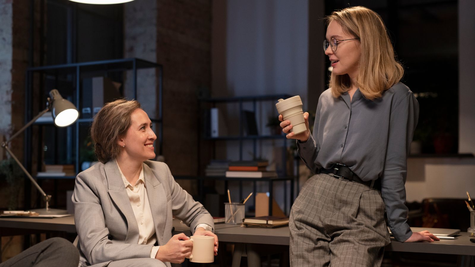 mulheres conversando