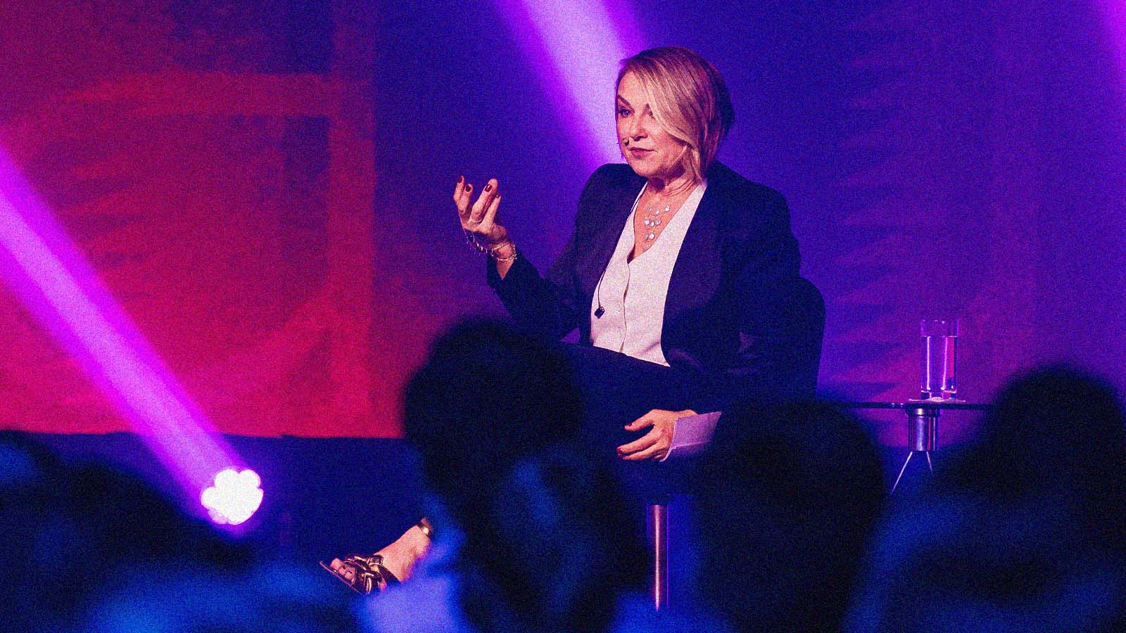 Esther Perel, psicoterapeuta e escritora, em evento em São Paulo