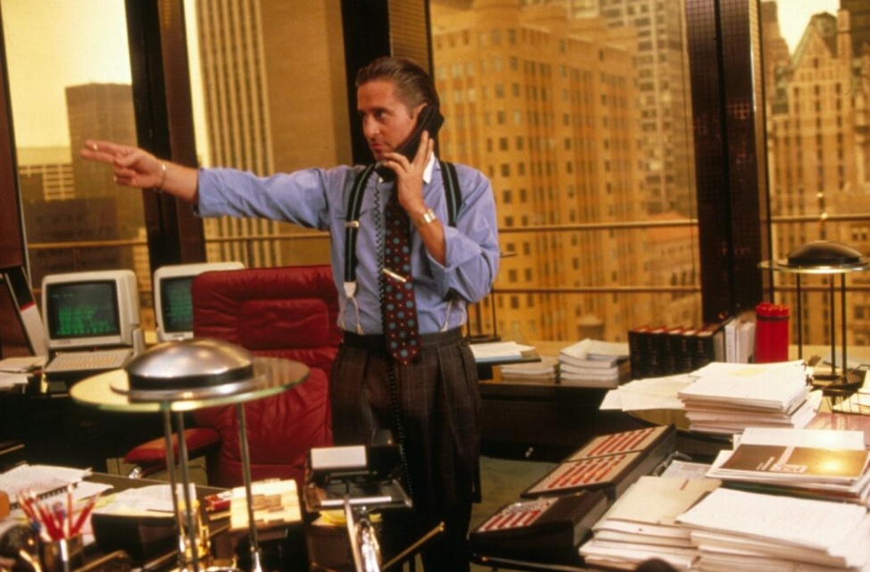 Michael Douglas em cena do filme "Wall Street: Poder e Cobiça", de 1987