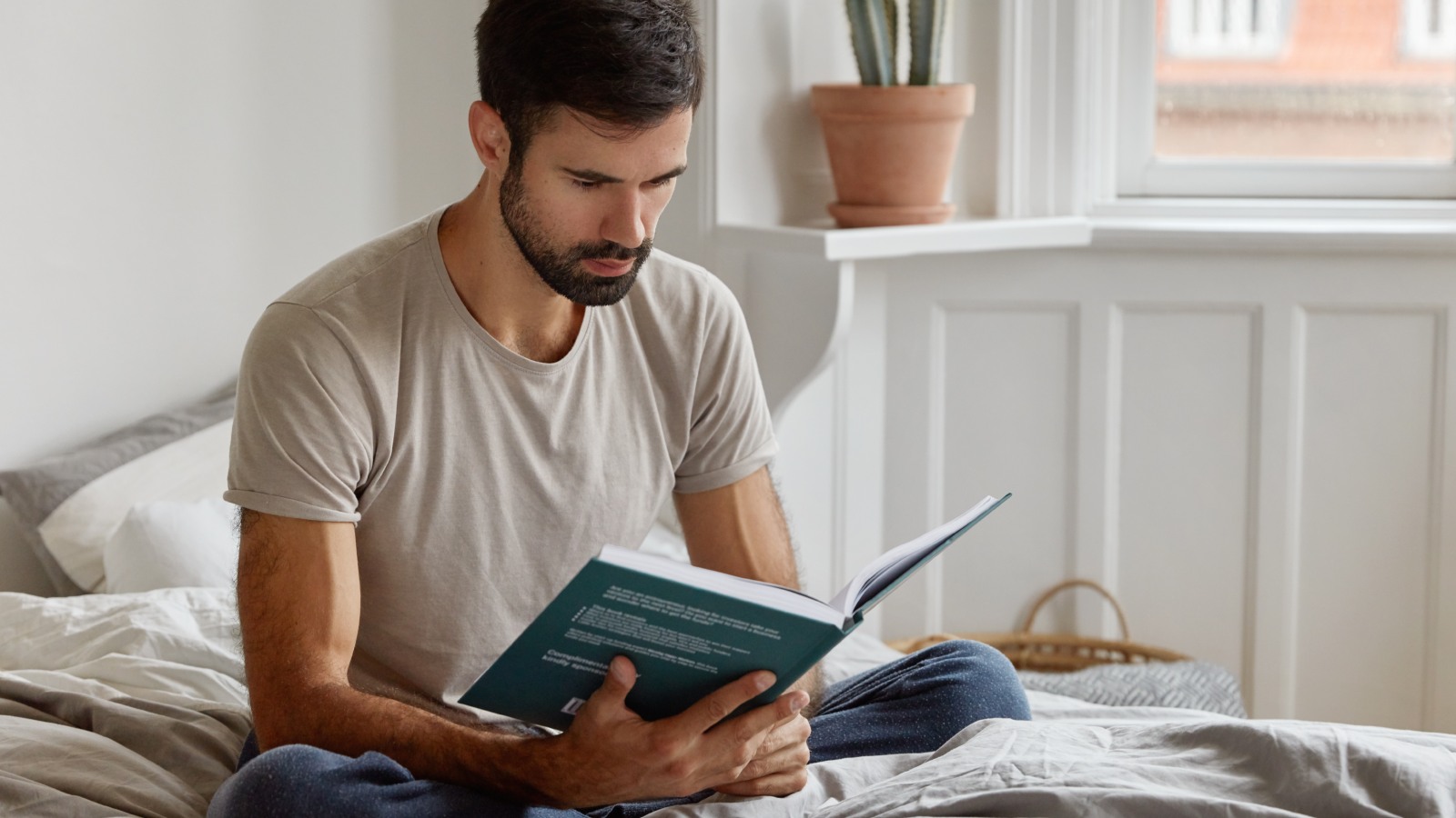 homem lendo