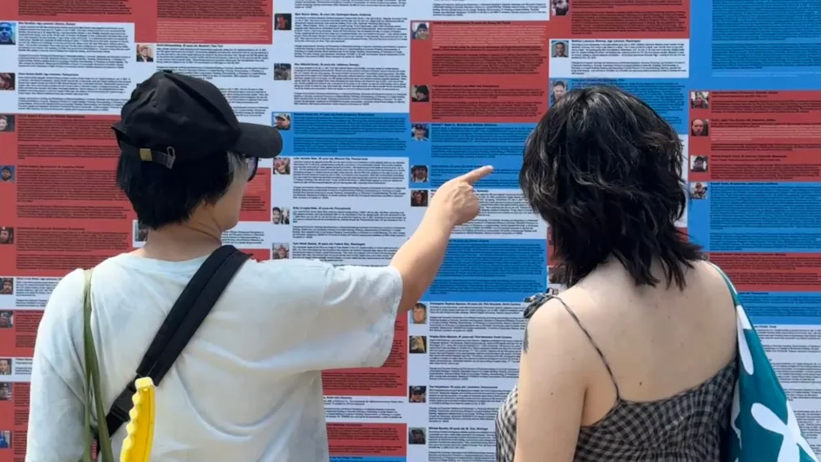 mural com os nomes dos participantes do ataque ao Capitólio dos EUA em 6 de janeiro de 2021