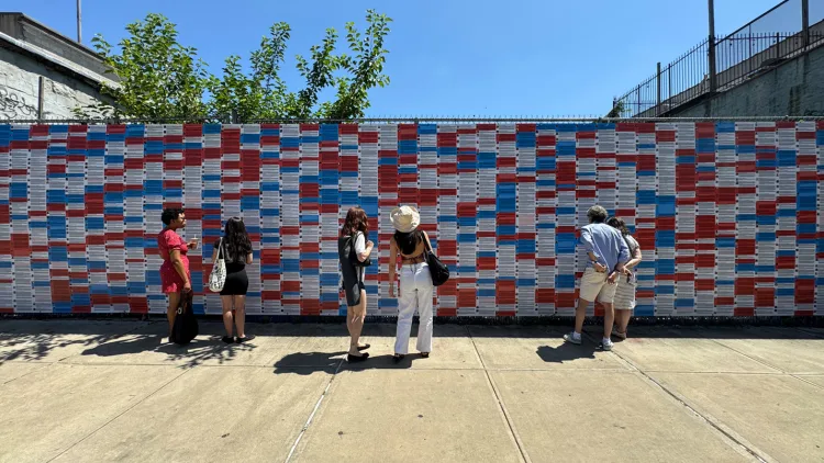 mural com os nomes dos participantes do  ataque ao Capitólio dos EUA em 6 de janeiro de 2021