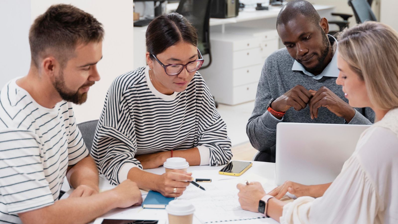 Trabalhadores em reunião