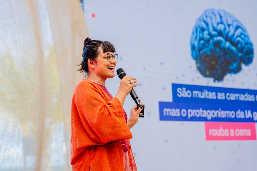 Carla Mayumi, da Talk, no KES Summit 2025