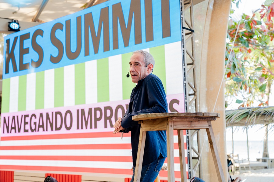Douglas Rushkoff no KES Summit 2025