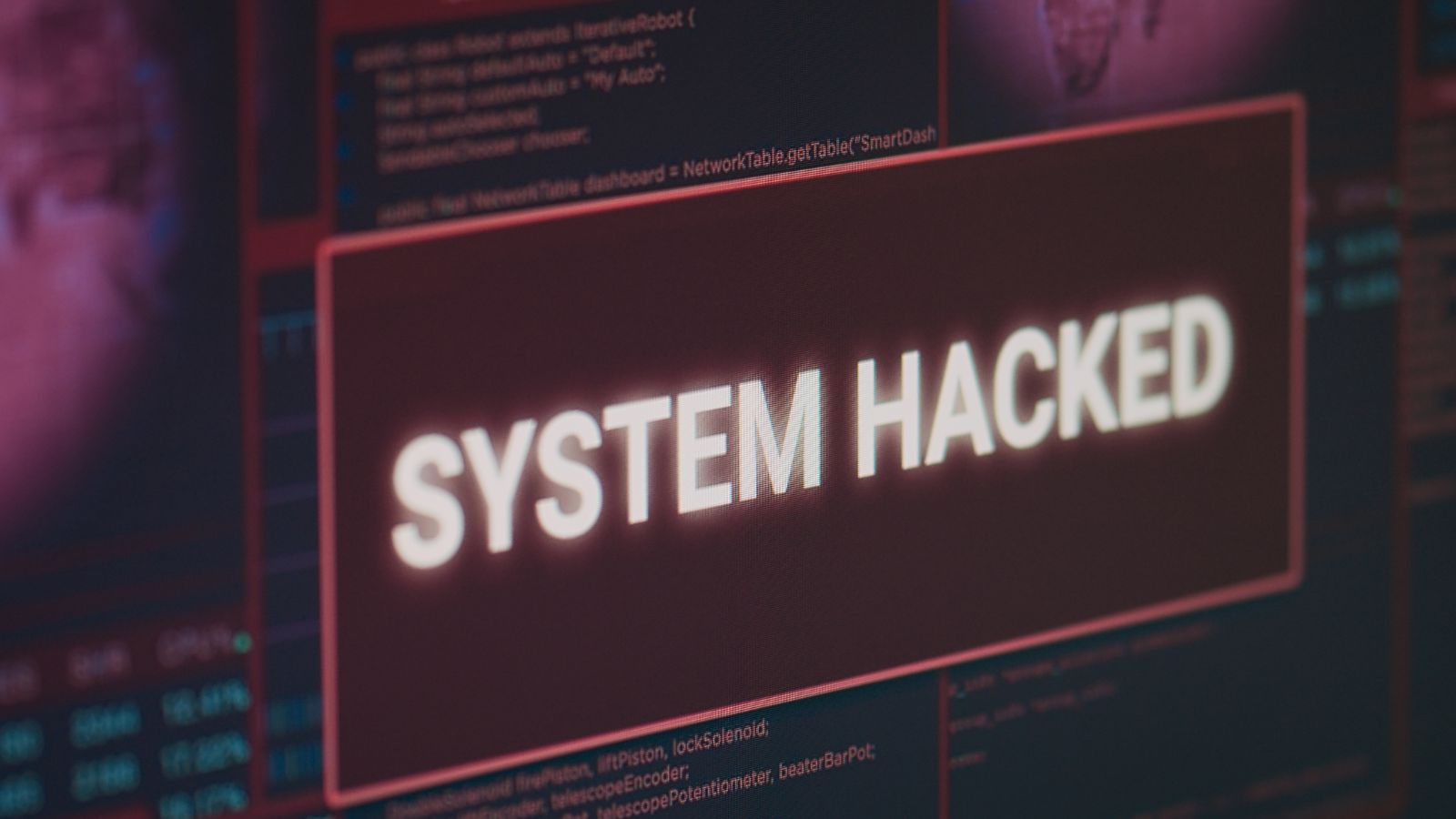 Tela de computador com alerta de hacker