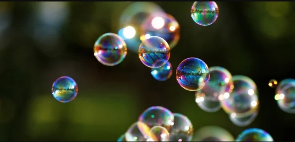 bolhas de sabão flutuando no ar
