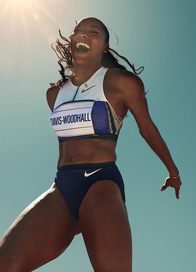 A corredora Tara Davis-Woodhall em campanha da Nike