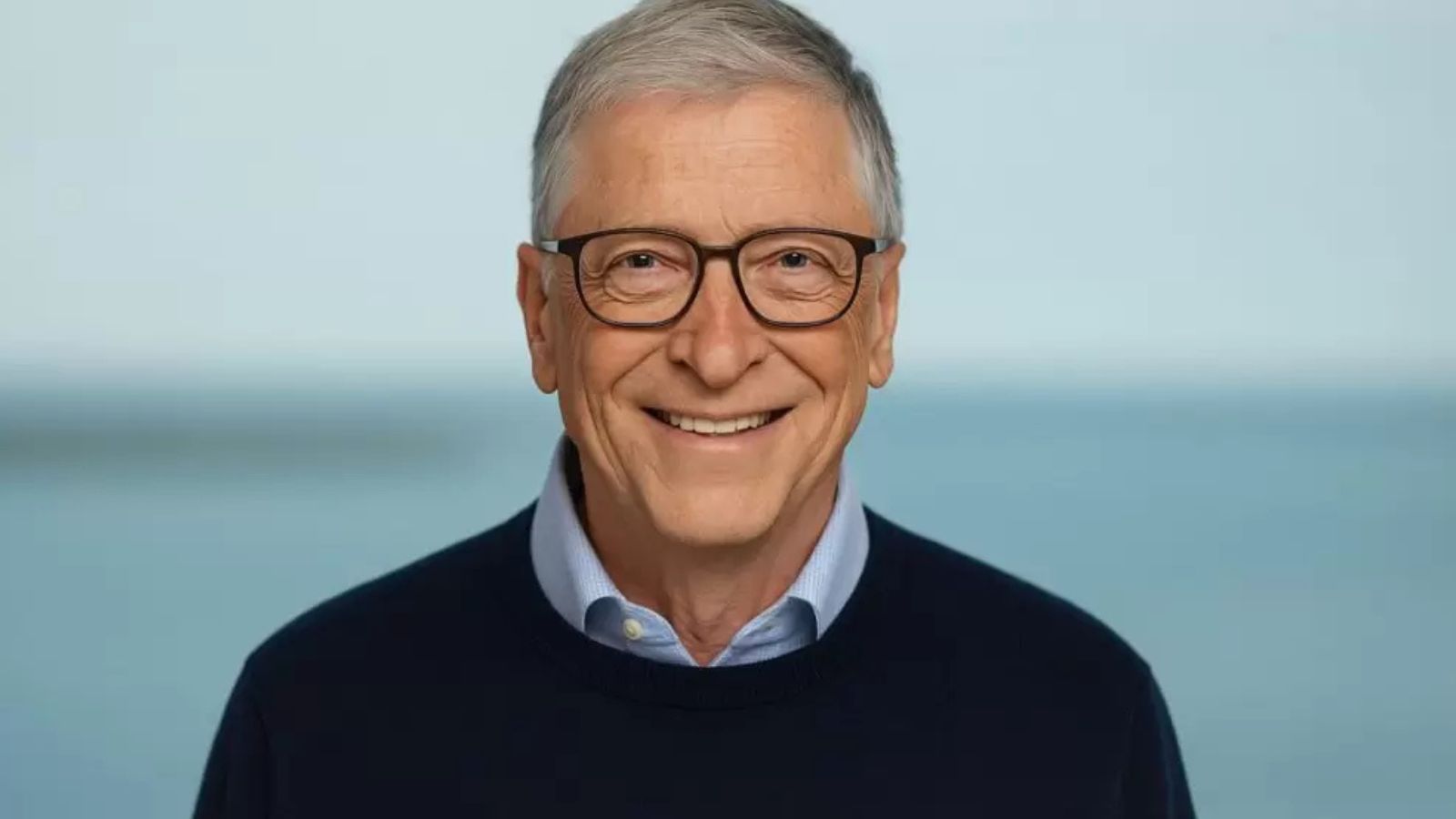 Bill Gates em fundo azul