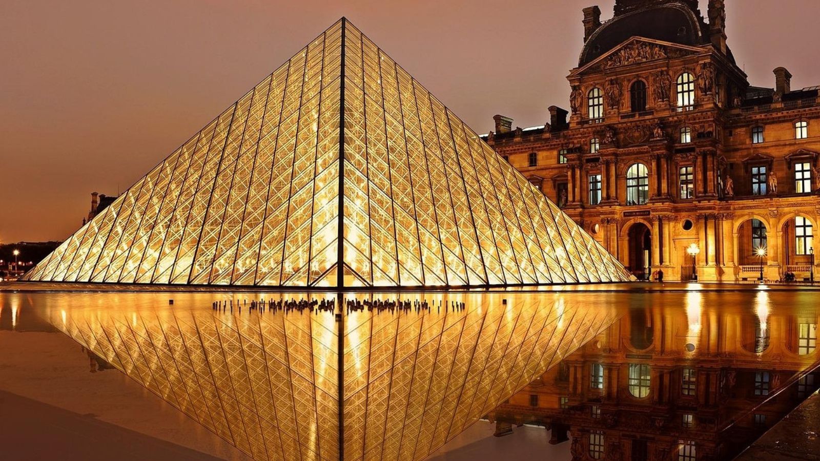 Museu do Louvre na França