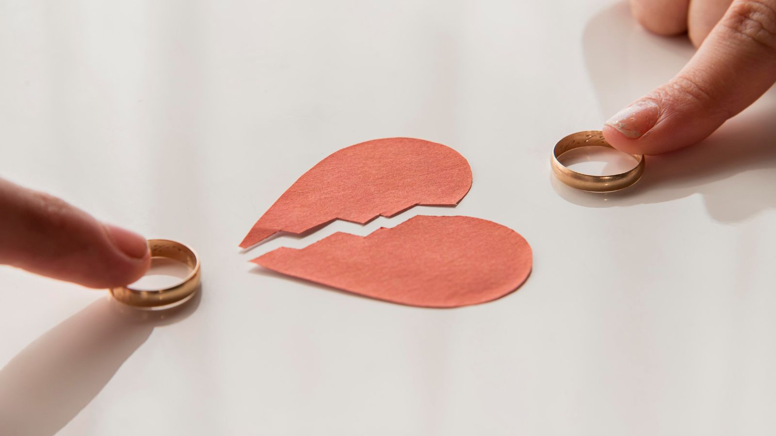 Coração partido e aliança