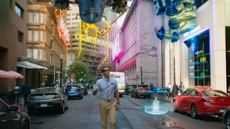 Ryan Reynolds em cena do filme "Free Guy: Assumindo o Controle" 