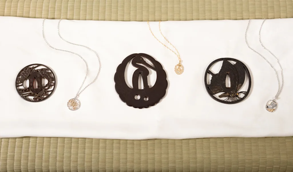 joias inspiradas em espadas de samurais