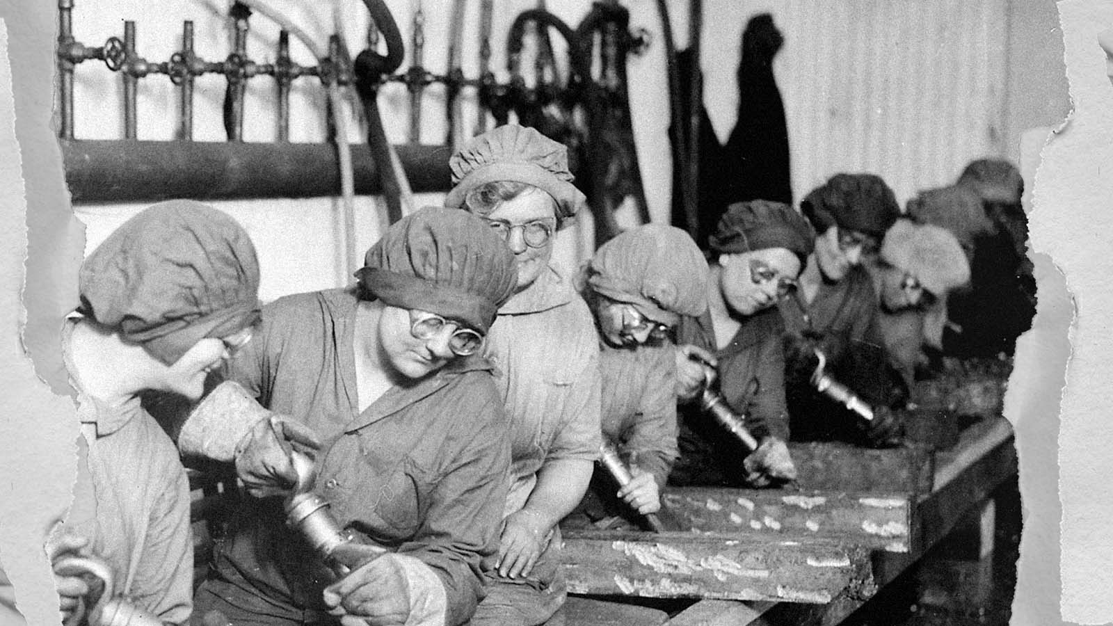 Trabalhadoras nas oficinas de munições da Midvale Steel and Ordnance Company em Nicetown, Pensilvânia, em 1918