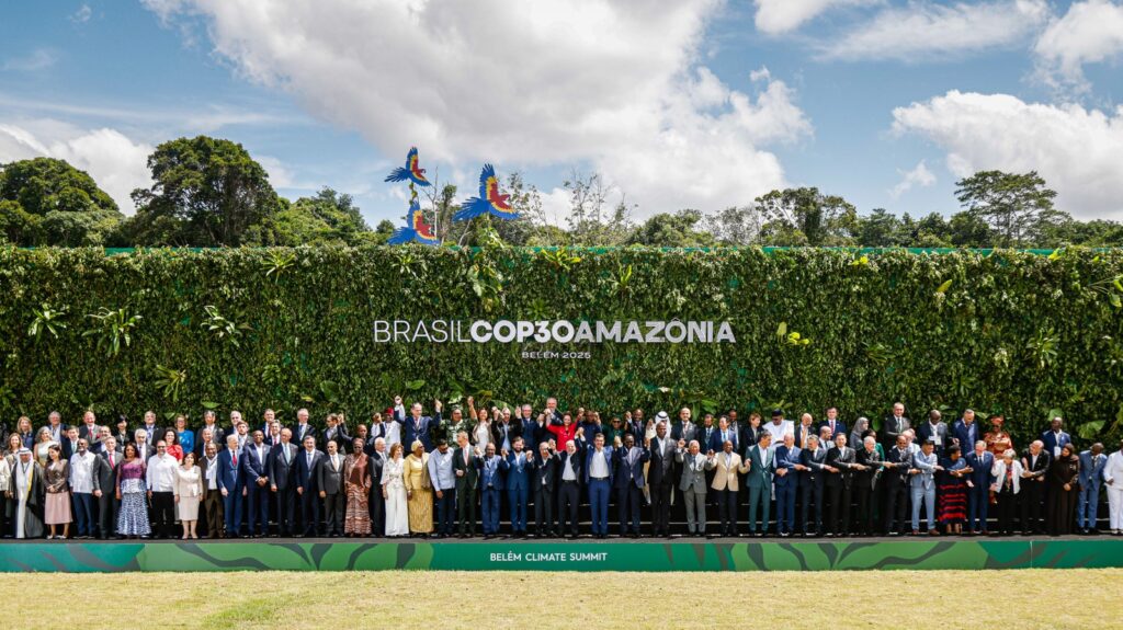 Lideres posam para a foto de família durante a COP30 em Belém