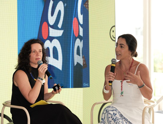 Aline, da Live the Agency, e Ana, da Mondelez, contaram como foi o trabalho de construção da marca Bis nas redes sociais (Divulgação)