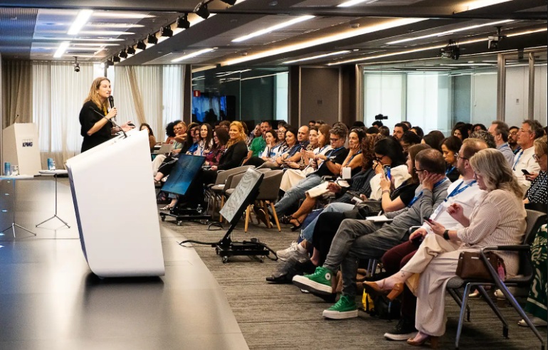 apresentação de Daniela  Klaiman no Innovation Festival Brasil 2025