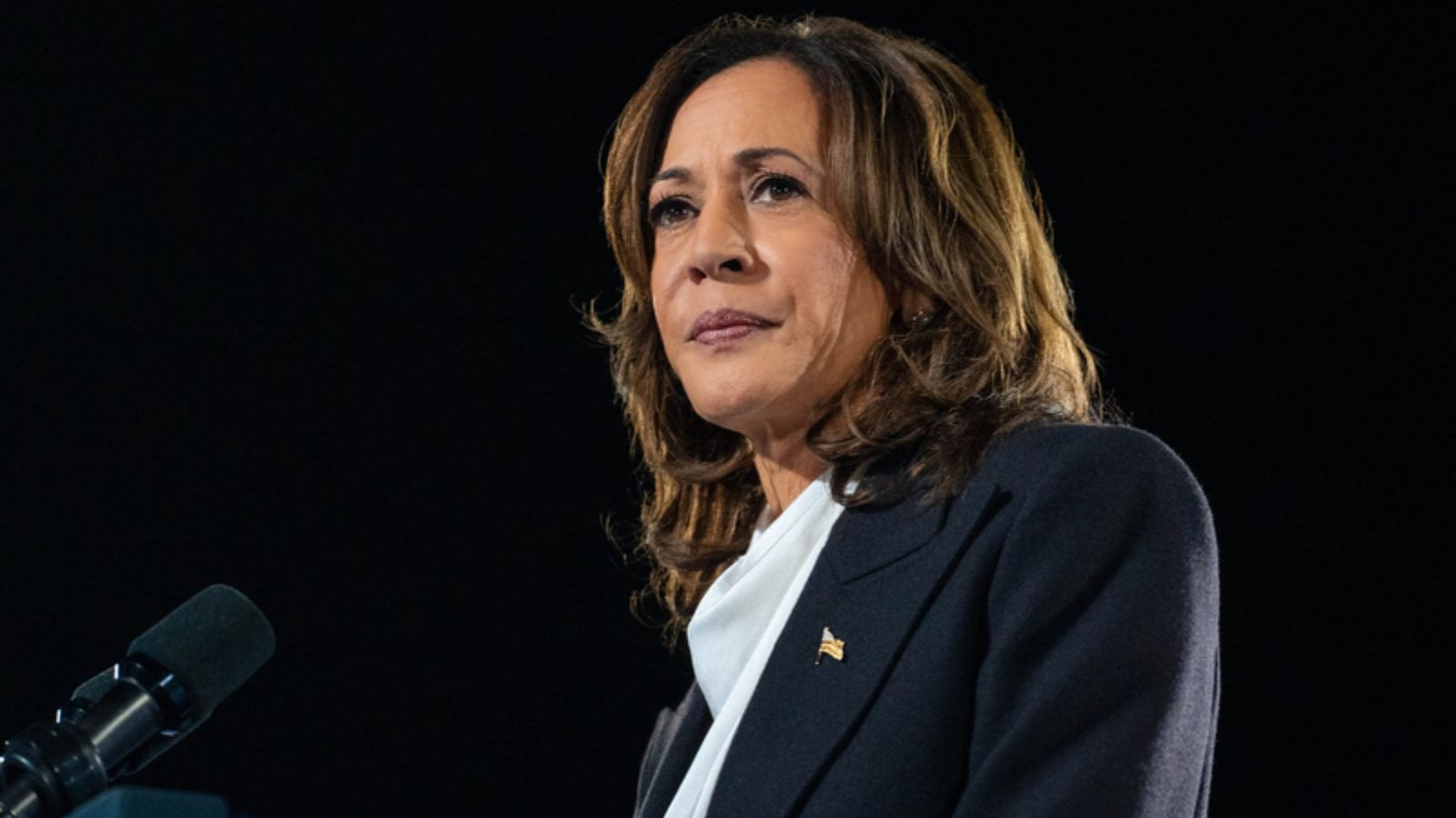 Kamala Harris em comício em Hollywood