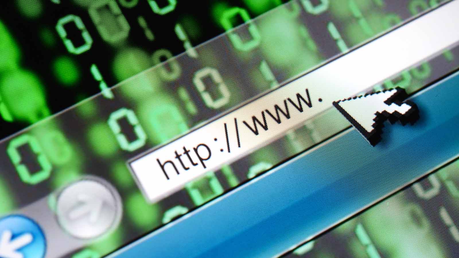 Black Friday sob ataque: IA turbina golpes e sites falsos criados via typosquatting se multiplicam