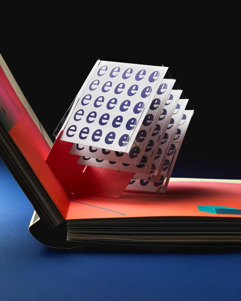 livro em 3D sobre tipografia