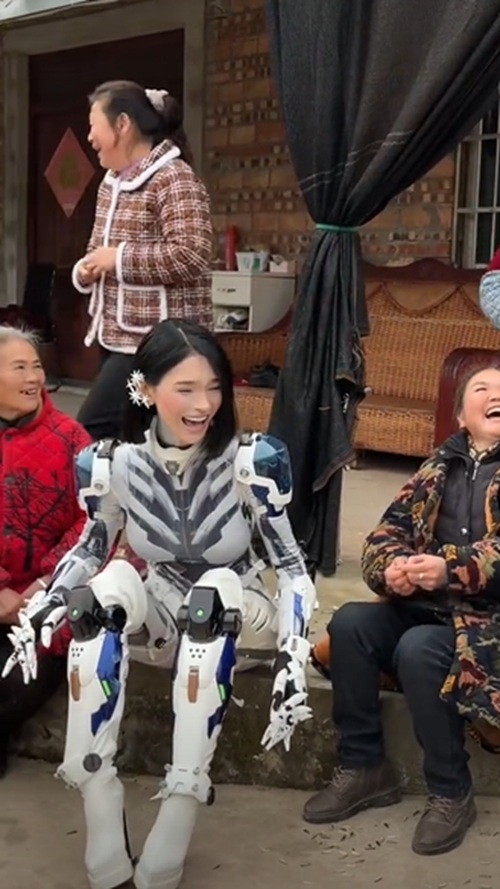 modelo robô chinesa Giovanna