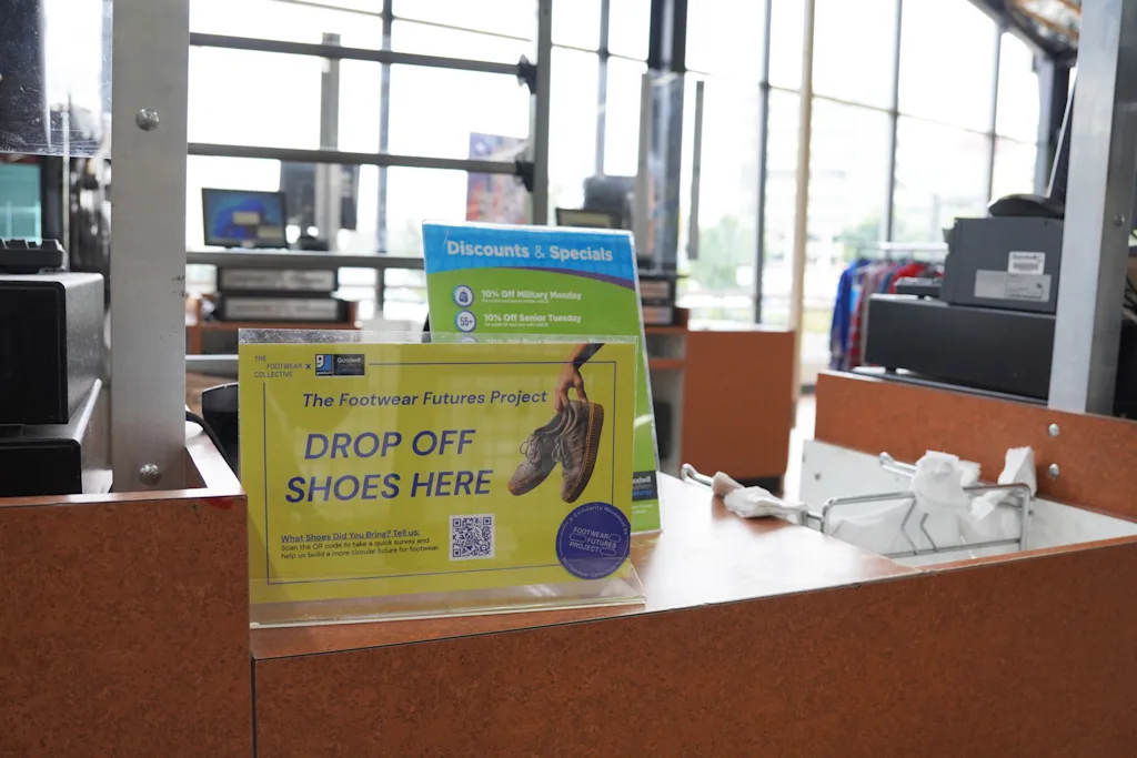 balcão para retorno de tênis que vão  para reciclagem