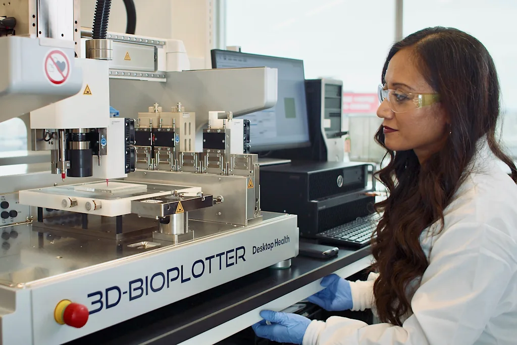 cientista faz impressão em 3D de material biológico