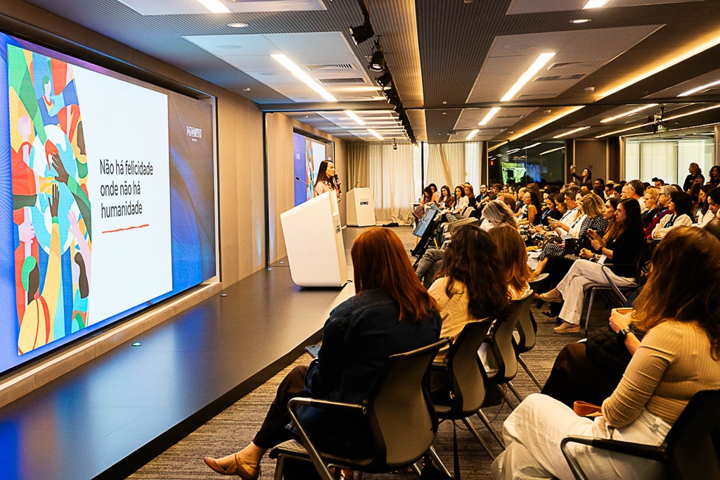 apresentação de Renata Rivetti no Innovation Festival 2025