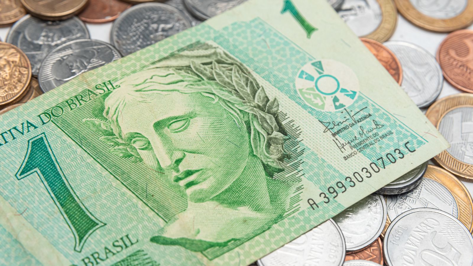 Dinheiro real em espécie