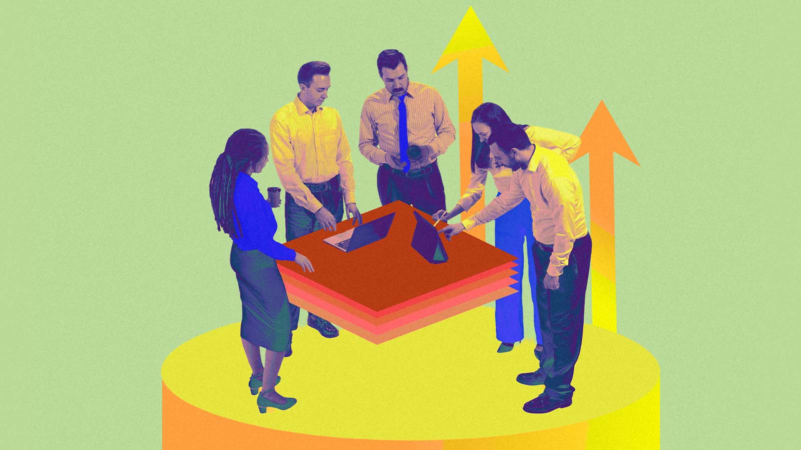 pessoas em pé em torno de mesa com computadores