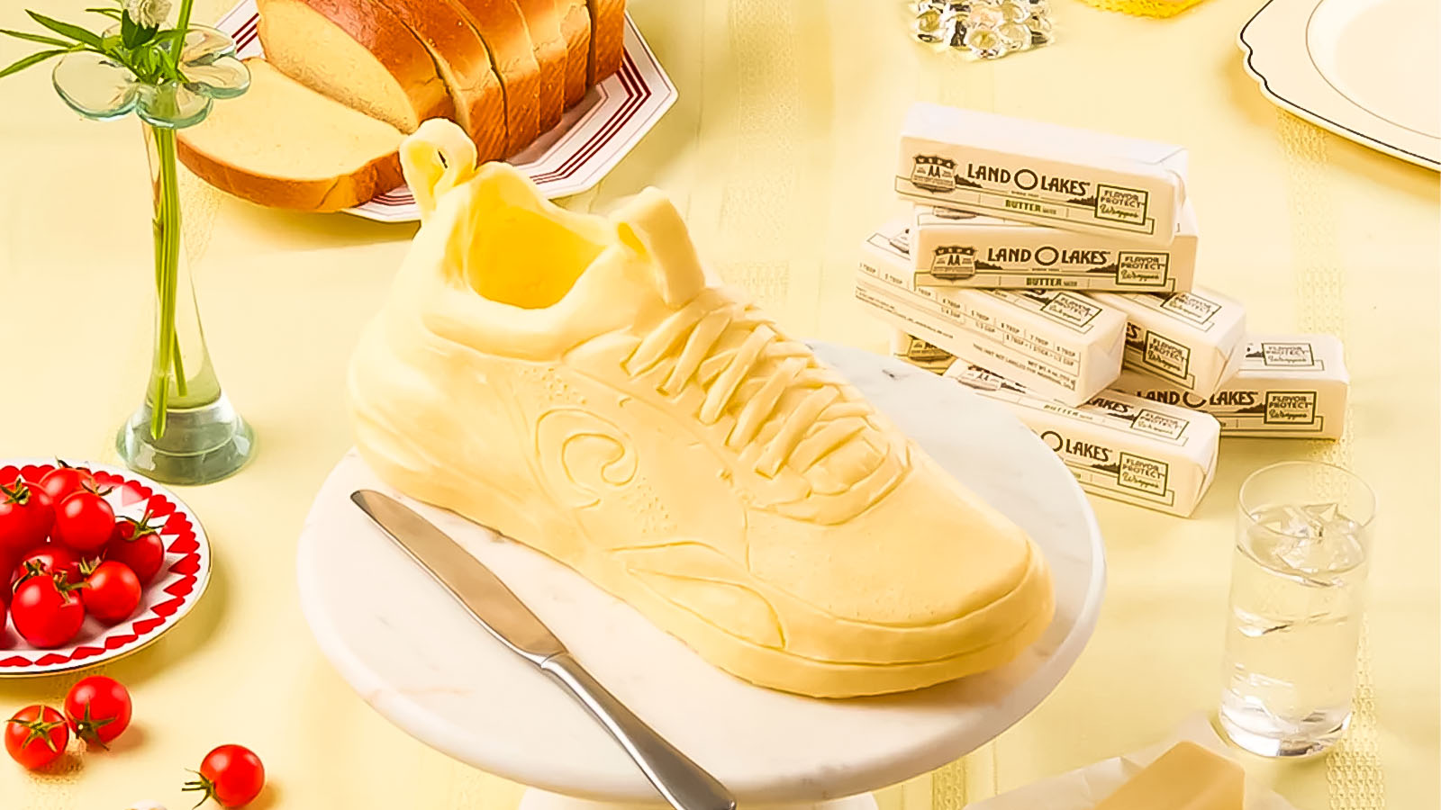 Tênis, manteiga e biscoitos: a fórmula inesperada que virou sucesso entre profissionais de saúde