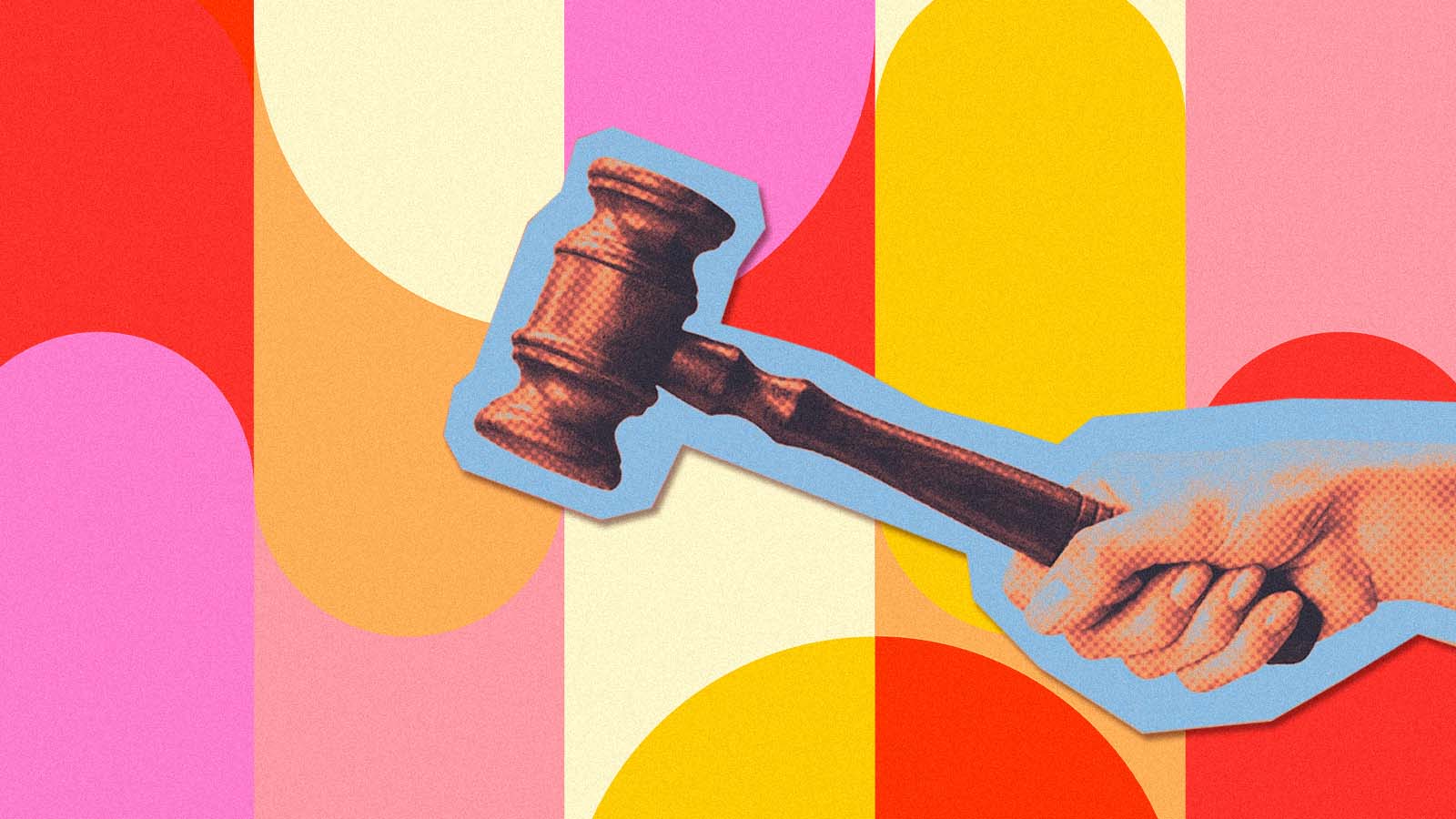 mão segura martelo de leiloeiro