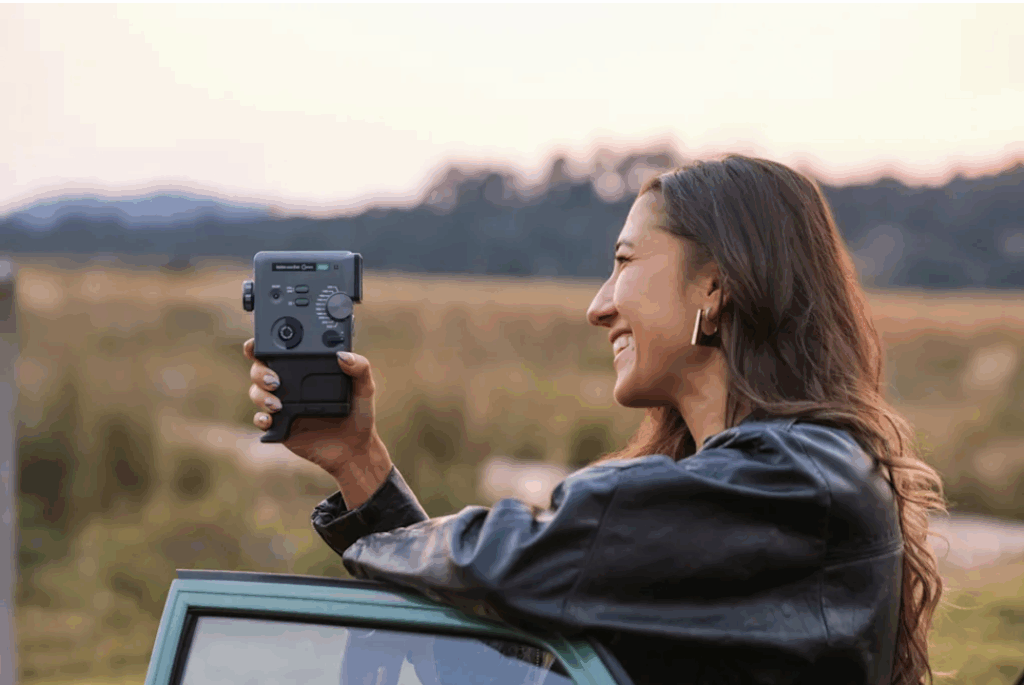 O que est&aacute; por tr&aacute;s da c&acirc;mera da Fujifilm que virou febre no TikTok