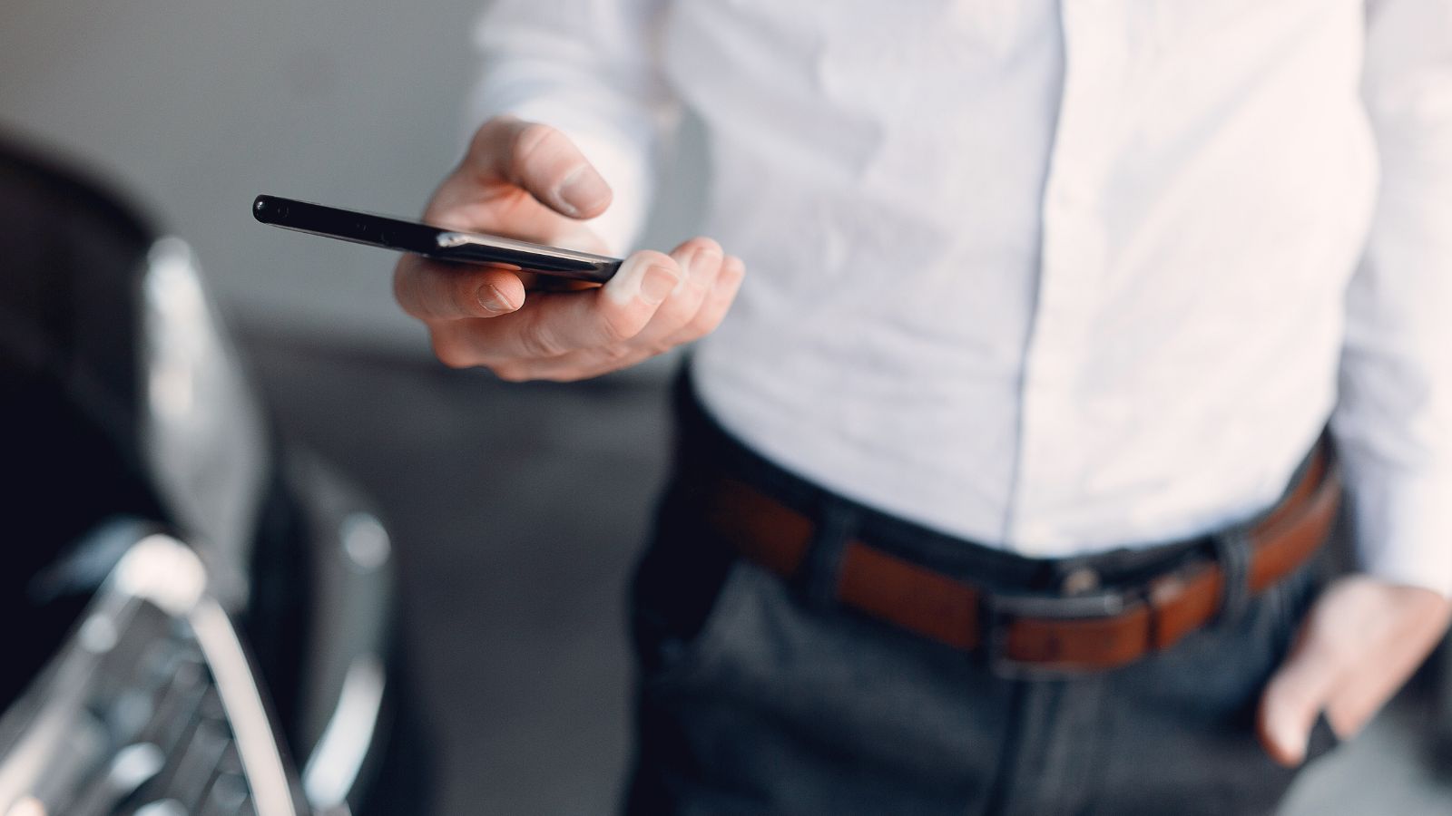 Pessoa usando celular