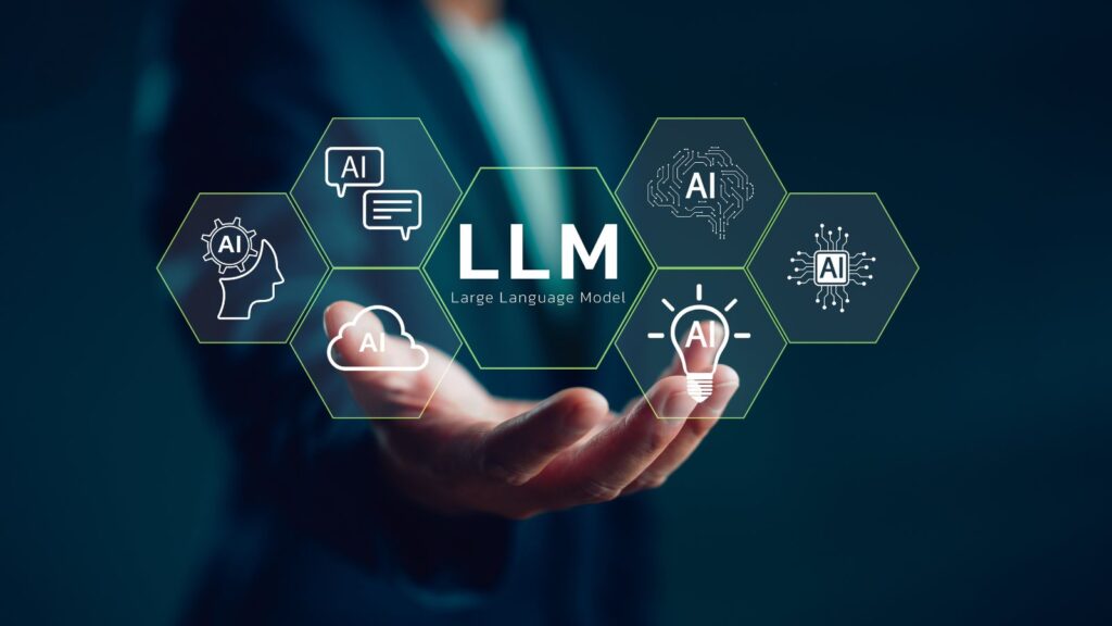 M&atilde;o segurando LLM modelos de linguagem e v&aacute;rios &iacute;cones