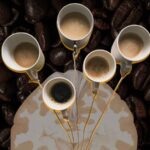 xícaras com vários tipos de café