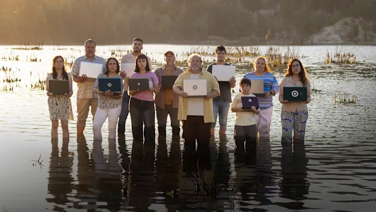 moradores da comunidade Quilicura em protesto contra data centers