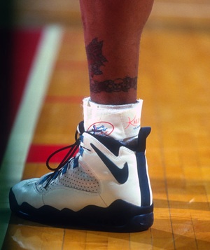 t&ecirc;nis de basquete da  Nike modelo Dennis Rodman 