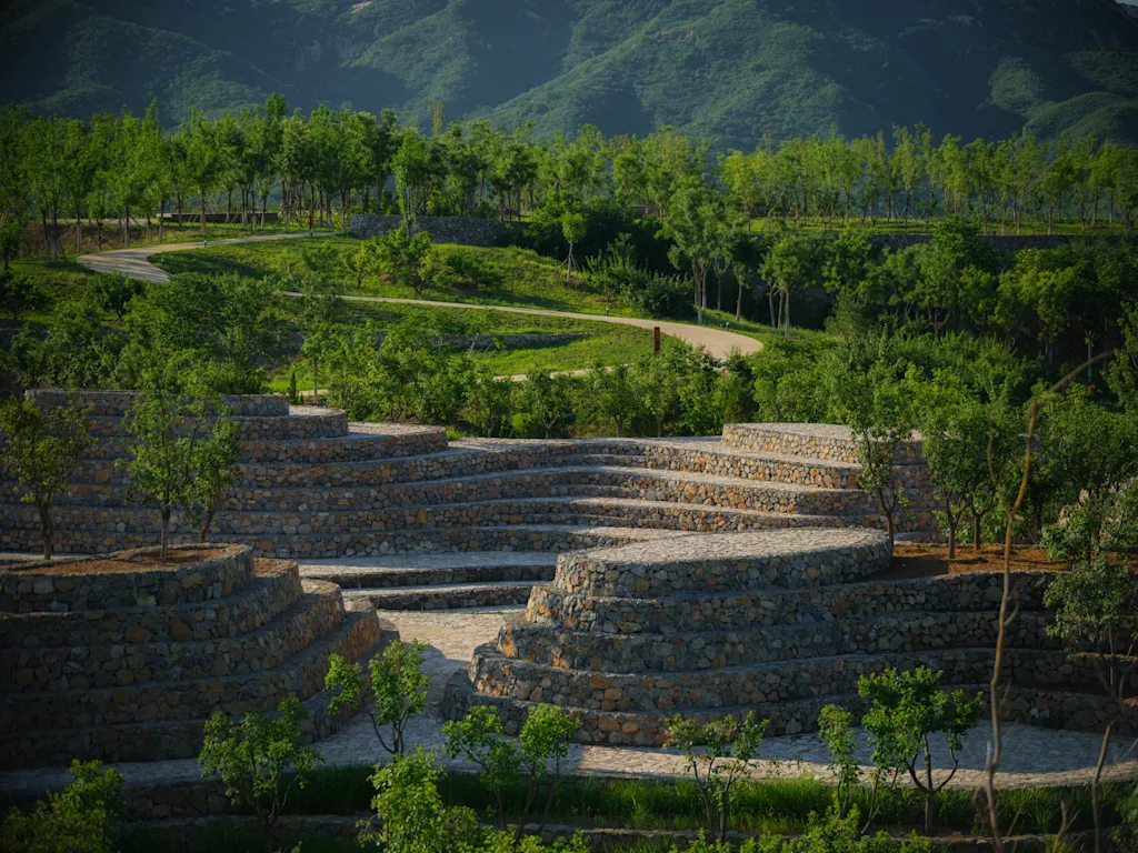 antiga pedreira transformada em parque na cidade de Pequim, na China