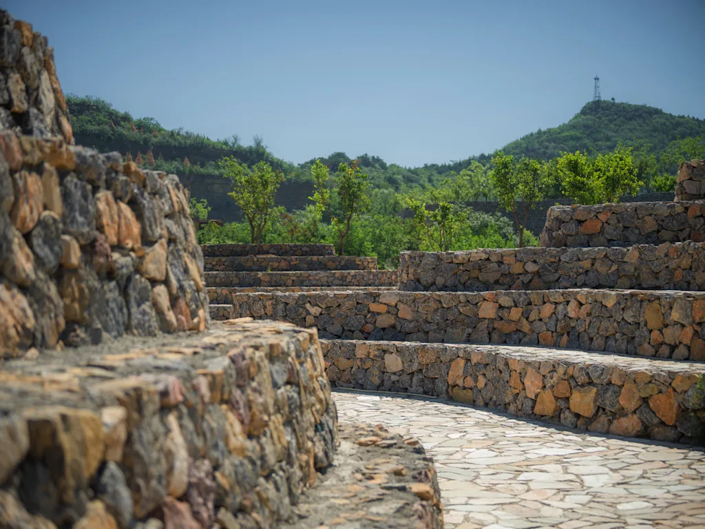 antiga pedreira transformada em parque na cidade de Pequim, na China