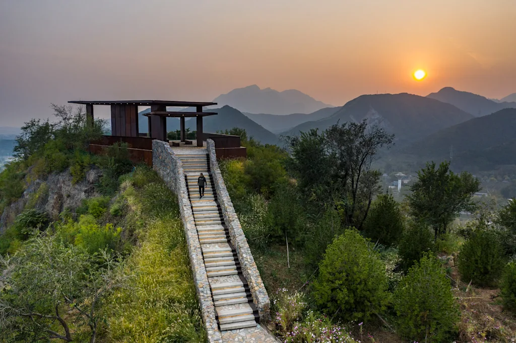 antiga pedreira transformada em parque na cidade de Pequim, na China