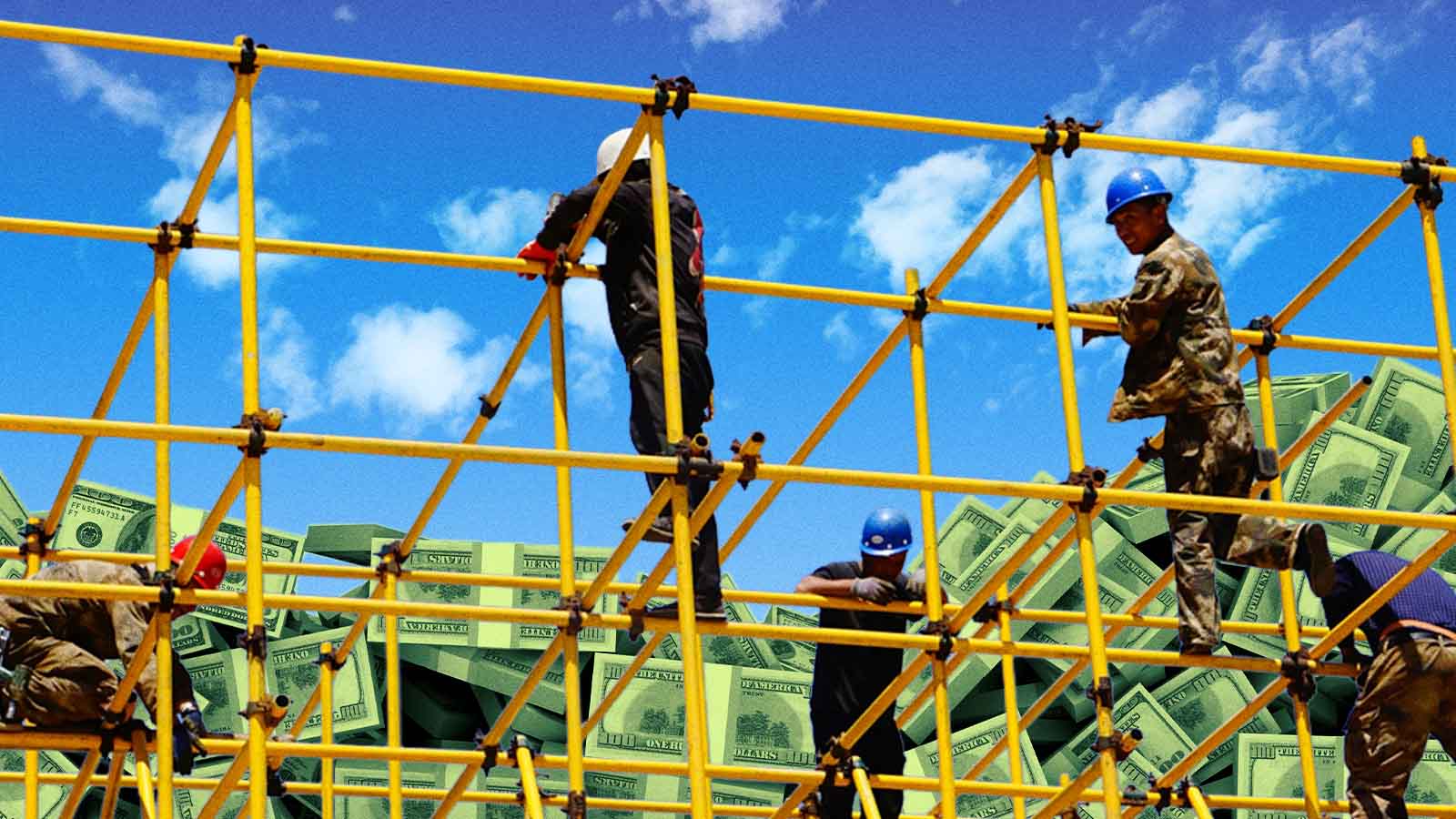 Trabalhadores com capacetes montam uma estrutura de andaime amarelo sob um céu azul com nuvens. Ao fundo, notas de dinheiro aparecem como parte da composição, sugerindo relação entre construção, trabalho e finanças.