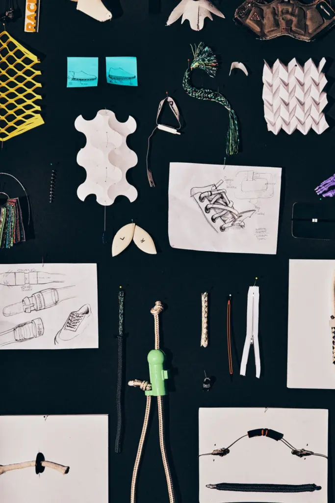 esquema e elementos do t&ecirc;nis para corrida sem cadar&ccedil;o, da marca Kizik